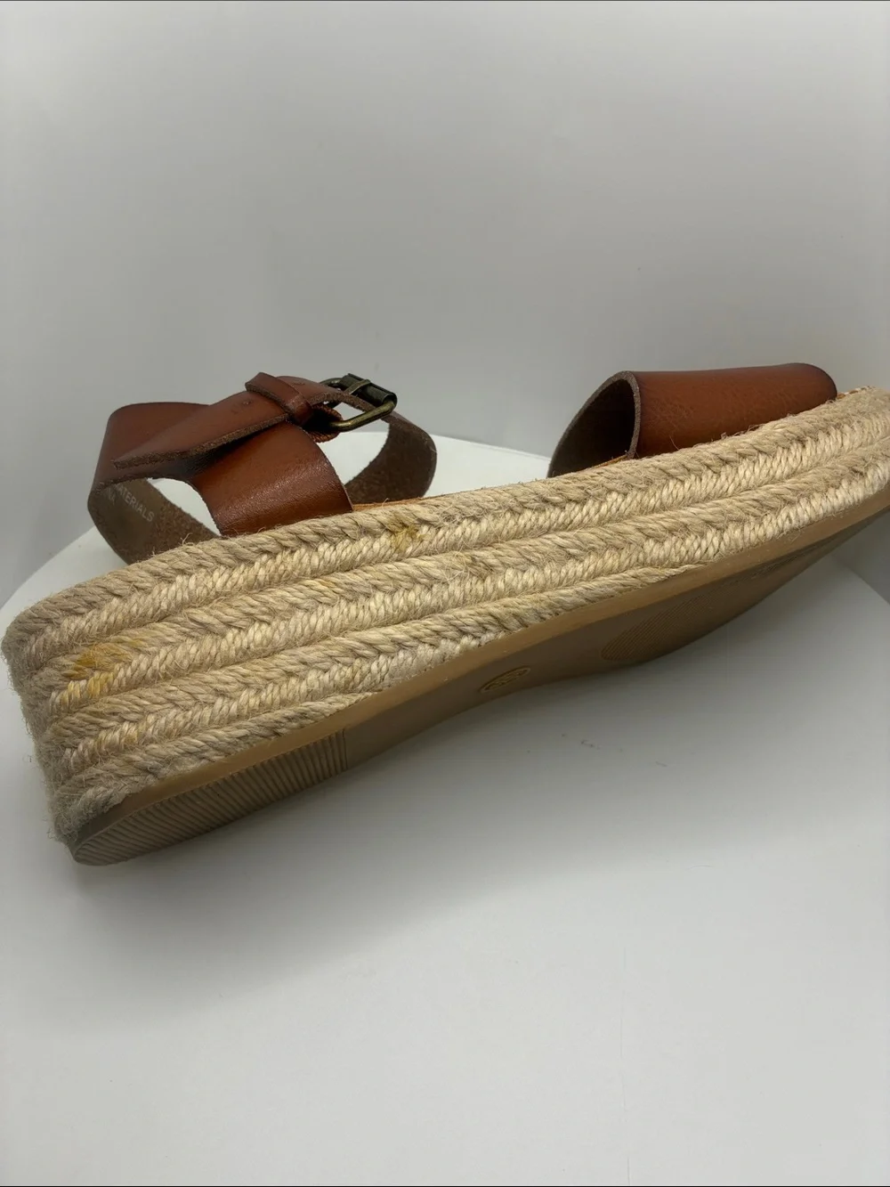 WHITE. MT  WOMAN’ SANDALS / ESPERDRILL  OPEN TOE/ BUCKLE CLOSURE / 8.5